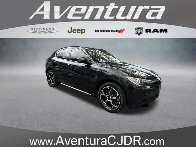 2022 Alfa Romeo Stelvio Veloce AWD photo