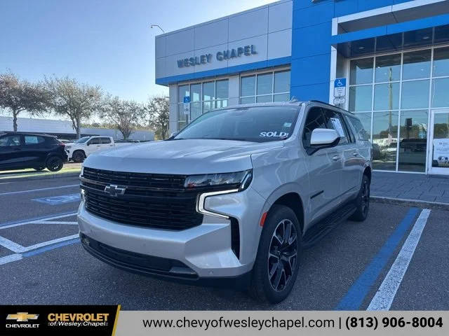 2023 Chevrolet Suburban RST 4WD photo