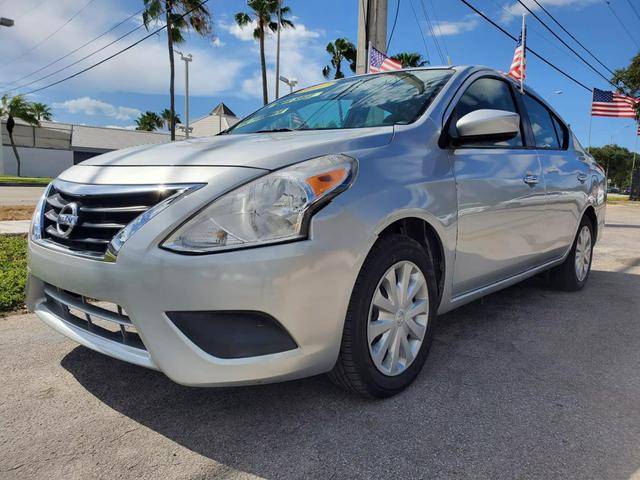 2017 Nissan Versa S FWD photo