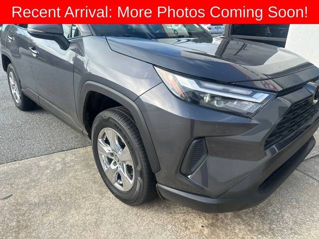 2022 Toyota RAV4 XLE FWD photo