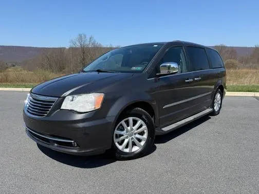 2015 Chrysler Town and Country Limited Platinum FWD photo