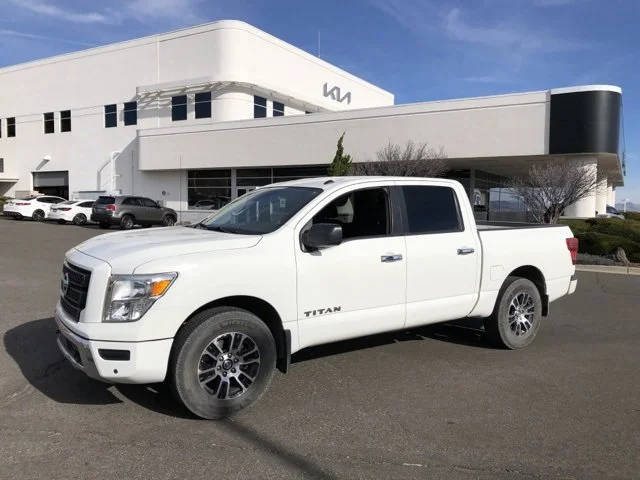 2021 Nissan Titan SV 4WD photo