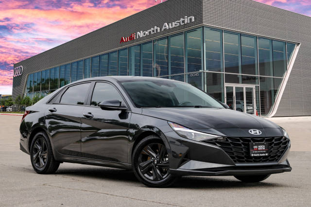 2022 Hyundai Elantra SEL FWD photo