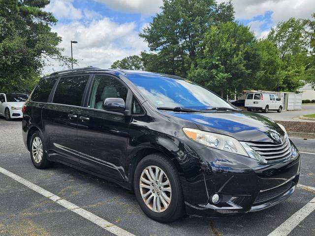 2015 Toyota Sienna XLE FWD photo