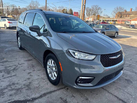 2022 Chrysler Pacifica Minivan Touring L FWD photo