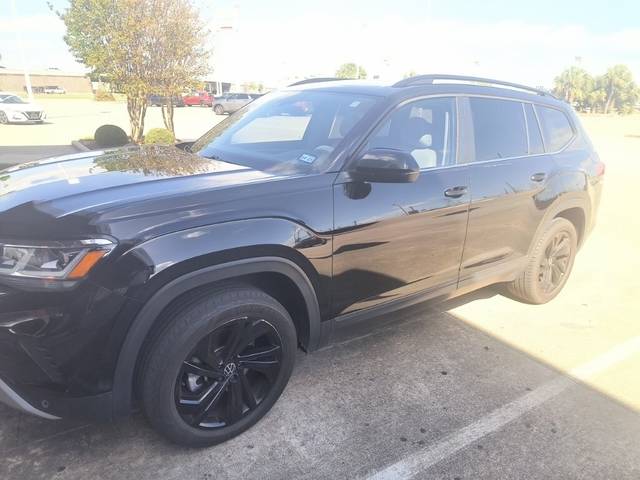 2022 Volkswagen Atlas 3.6L V6 SE w/Technology FWD photo