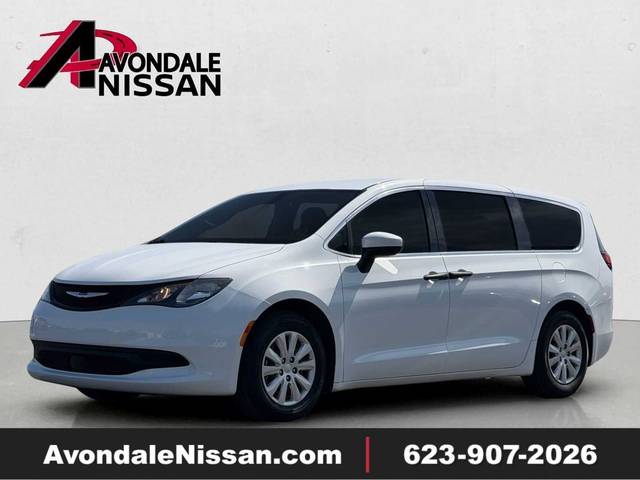 2021 Chrysler Voyager L FWD photo