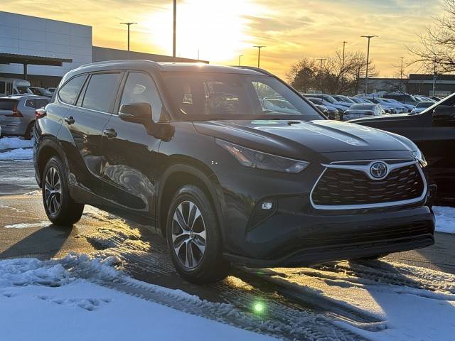 2023 Toyota Highlander Hybrid XLE FWD photo
