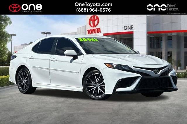 2021 Toyota Camry SE FWD photo