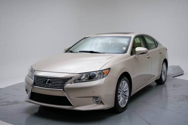 2015 Lexus ES  FWD photo