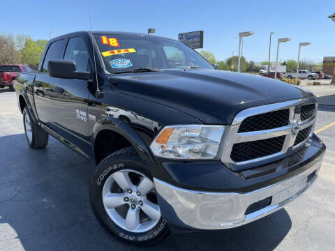 2018 Ram 1500 SLT 4WD photo