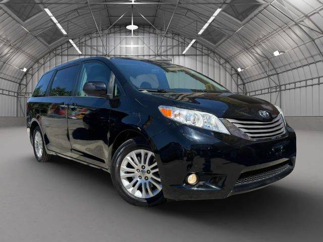 2015 Toyota Sienna XLE FWD photo