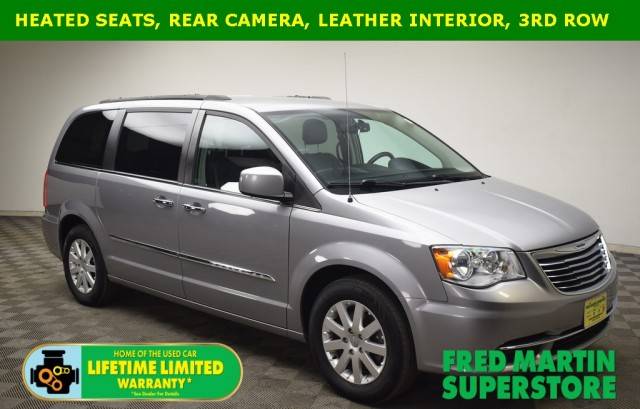 2015 Chrysler Town and Country Touring FWD photo