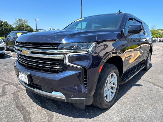 2022 Chevrolet Suburban LT 4WD photo