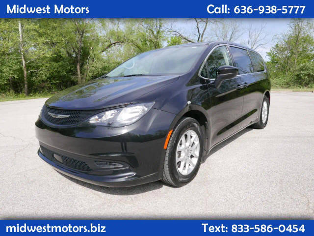 2022 Chrysler Voyager LX FWD photo