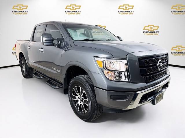 2021 Nissan Titan SV 4WD photo