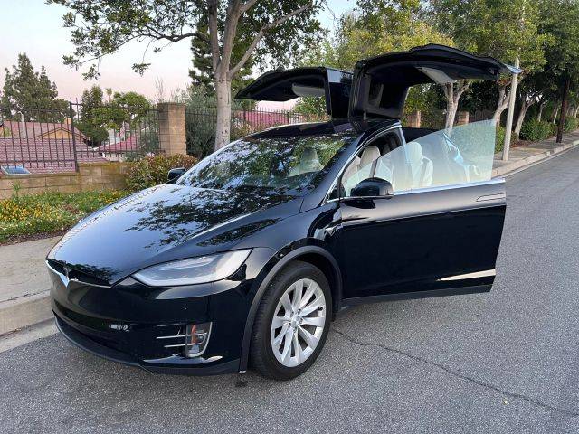2018 Tesla Model X 75D AWD photo