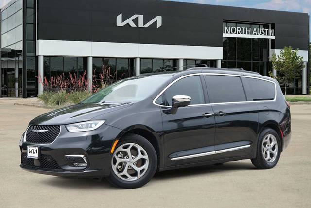 2022 Chrysler Pacifica Minivan Limited FWD photo