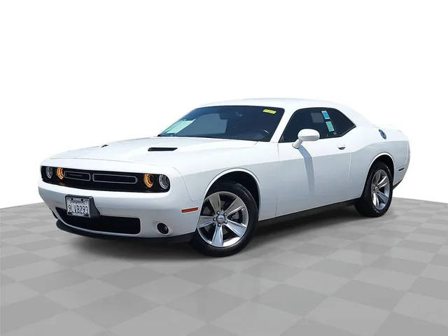 2021 Dodge Challenger SXT RWD photo