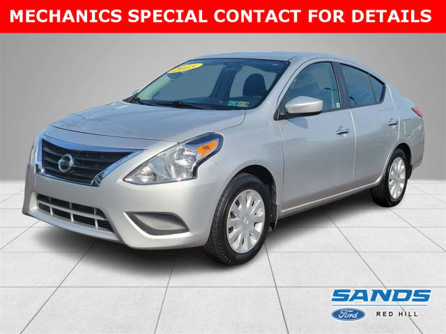 2015 Nissan Versa SV FWD photo