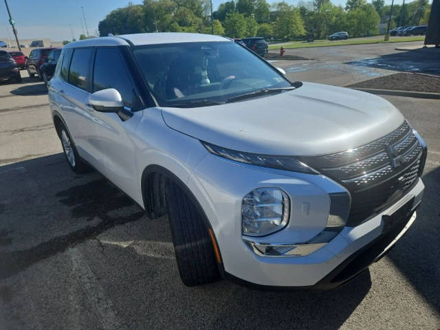 2022 Mitsubishi Outlander ES 4WD photo