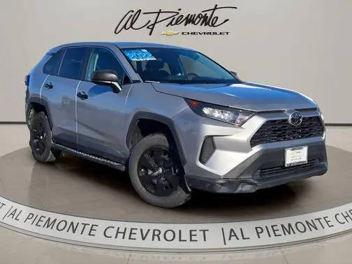 2022 Toyota RAV4 LE AWD photo