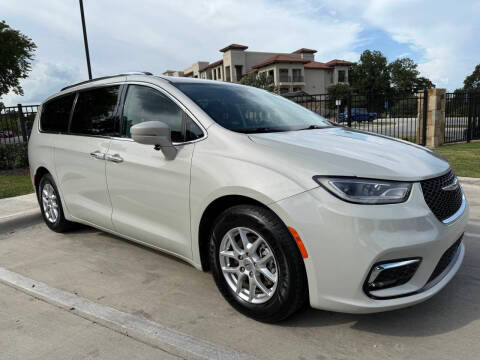 2021 Chrysler Pacifica Minivan Touring L FWD photo