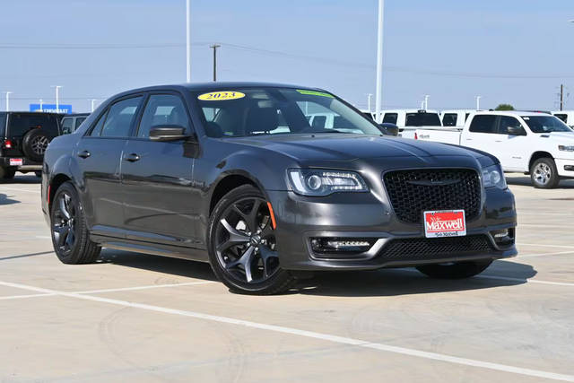 2023 Chrysler 300 Touring L RWD photo