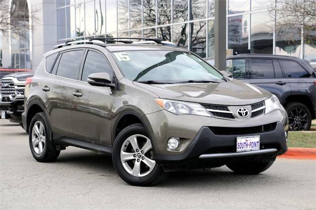2015 Toyota RAV4 XLE FWD photo