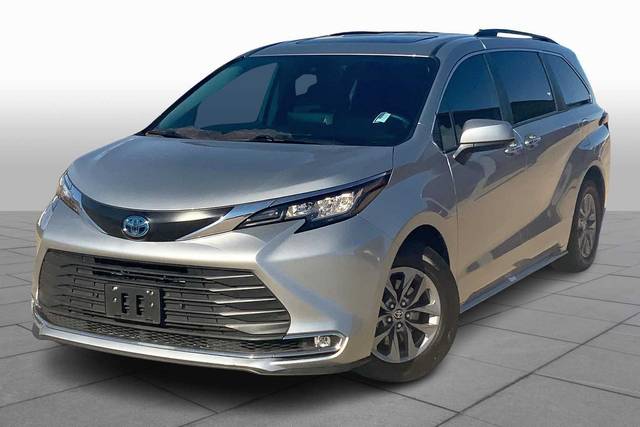 2023 Toyota Sienna XLE FWD photo