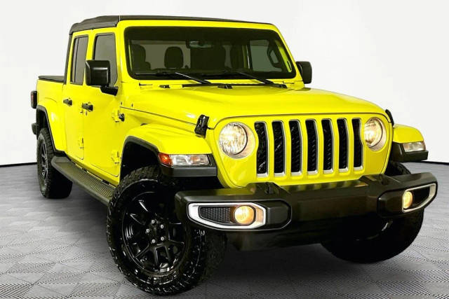 2023 Jeep Gladiator Overland 4WD photo