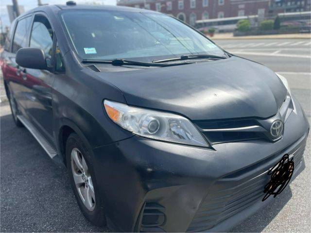 2018 Toyota Sienna L FWD photo