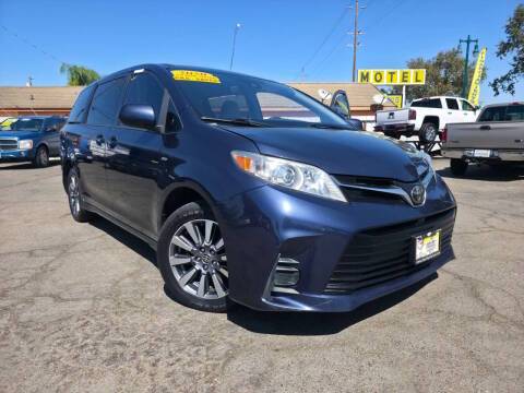 2020 Toyota Sienna LE AWD photo