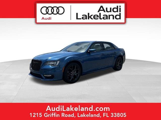 2023 Chrysler 300 Touring L RWD photo