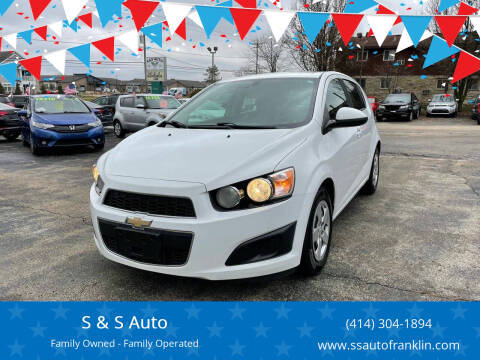 2016 Chevrolet Sonic LS FWD photo