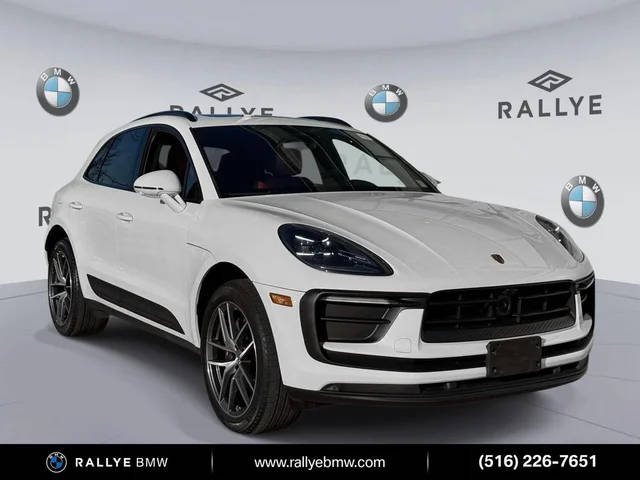 2023 Porsche Macan AWD photo