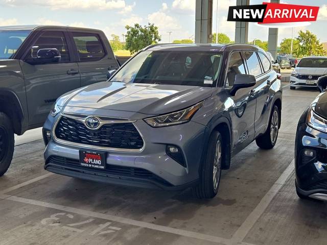 2022 Toyota Highlander Hybrid Limited AWD photo