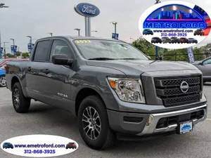 2023 Nissan Titan SV 4WD photo