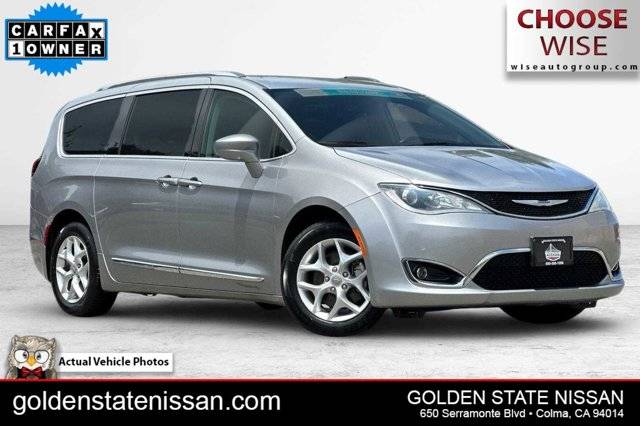 2020 Chrysler Pacifica Minivan Touring L FWD photo