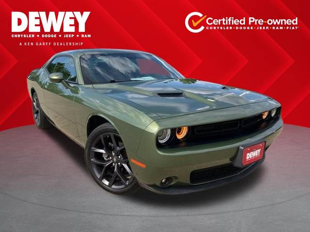 2022 Dodge Challenger SXT RWD photo