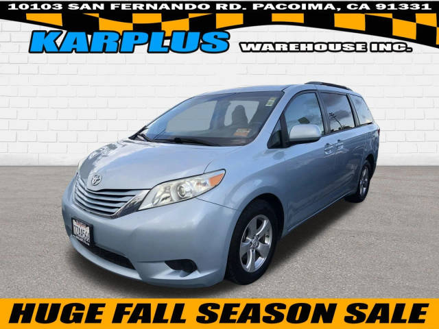 2017 Toyota Sienna LE Auto Access Seat FWD photo