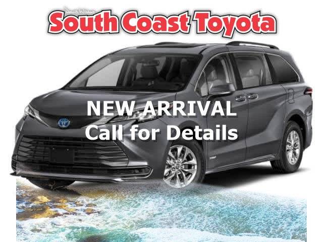 2023 Toyota Sienna LE FWD photo