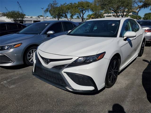 2021 Toyota Camry SE FWD photo