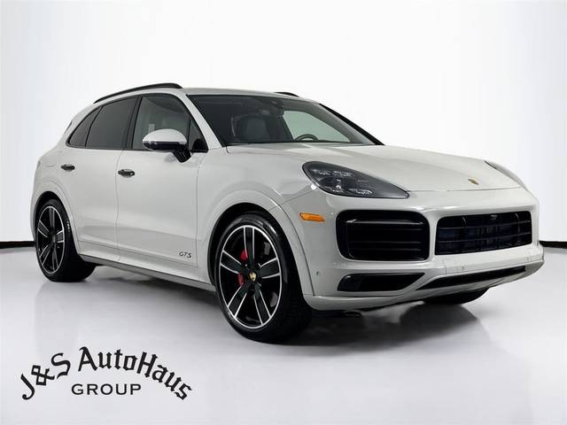 2022 Porsche Cayenne GTS AWD photo