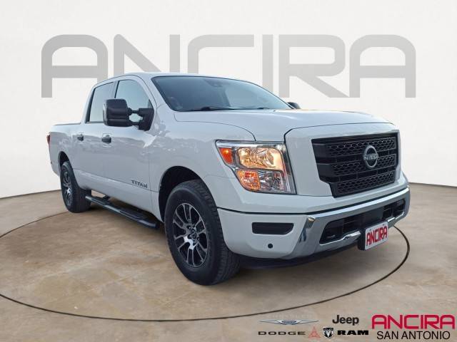 2023 Nissan Titan SV 4WD photo