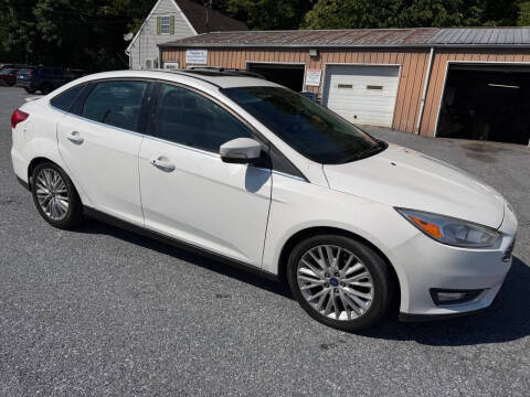 2018 Ford Focus Titanium FWD photo