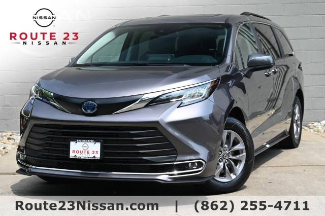 2023 Toyota Sienna XLE FWD photo