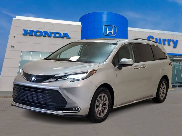2023 Toyota Sienna XLE FWD photo