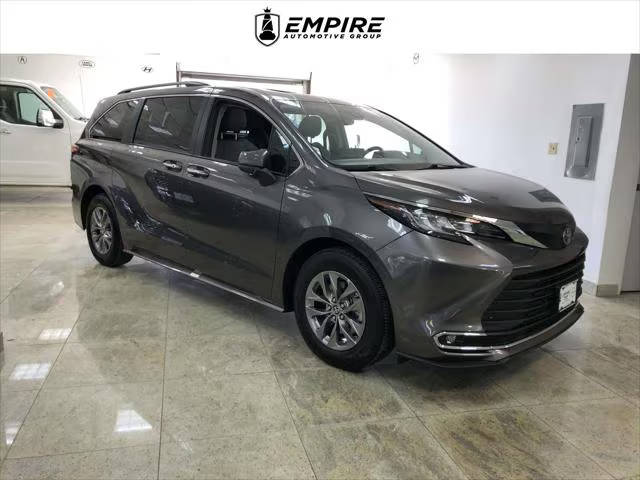 2023 Toyota Sienna XLE AWD photo