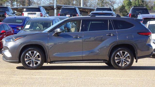 2022 Toyota Highlander XLE FWD photo